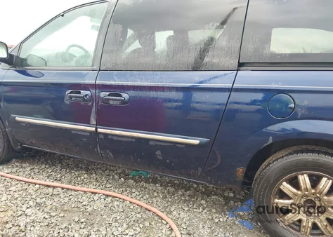 2005 Chrysler Town & Country Touring z USA, uszkodzony, nr VIN 2C8GP54L95R208286